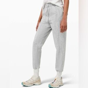 Lululemon Stretch High-Rise Joggers in Linear Tempo Jacquard Silver Drop Vapor